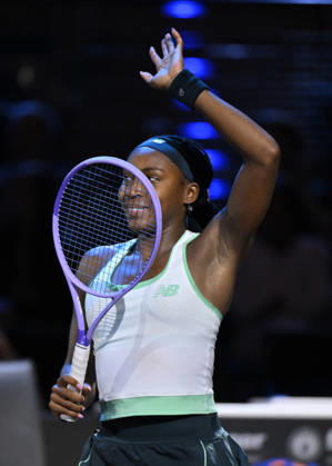 nach Spielende: Schlussjubel, Freude, Glueck, Jubel Coco Gauff (USA) bdeankt sich bei Zuschauern Fans Tennis Damen Porsche-Cup Porsche Tennis Grand Prix GP Stuttgart 2026 Porsche Arena 11-19.04.2026 DFL REGULATIONS PROHIBIT ANY USE OF PHOTOGRAPHS AS IMAGE SEQUENCES AND OR QUASI-VIDEO Tennis Damen Porsche-Cup Porsche Tennis Grand Prix GP Stuttgart 2026