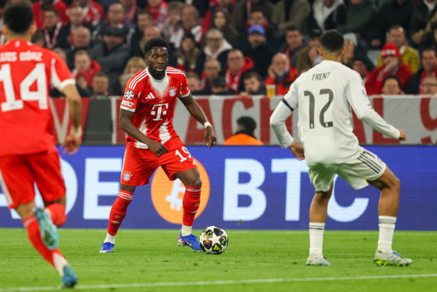 Alphonso Davies (FC Bayern Muenchen, 19) mit Ball, mit Trent Alexander-Arnold (Real Madrid CF, 12), GER, FC Bayern Muenchen vs. Real Madrid CF, Fussball, UEFA Champions League, Viertelfinale, Rueckspiel, Saison 2025 2026, 15.04.2026, GER, FC Bayern Muenchen vs. Real Madrid CF, Fussball, UEFA Champions League, Viertelfinale, Rueckspiel, Saison 2025 2026, 15.04.2026 Muenchen Copyright: xEibner-Pressefoto JennixMaulx EP_JML