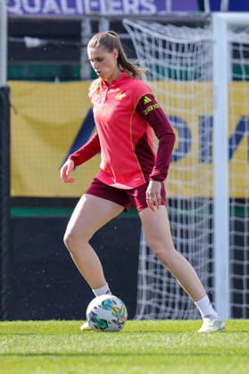 17.04.2026, xgrfx, Fussball DFB-Medientermine, Deutsche Frauennationalmannschaft Training v.l. Jule Brand (Deutsche Frauennationalmannschaft) (DFL DFB REGULATIONS PROHIBIT ANY USE OF PHOTOGRAPHS as IMAGE SEQUENCES and or QUASI-VIDEO) Ried