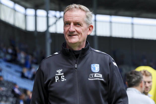 Trainer Petrik Sander (1. FC Magdeburg) lacht, 2. Bundesliga, 1. FC Magdeburg v Fortuna Düsseldorf, Avnet Arena am 18. April 2026 in Magdeburg, Deutschland. (Foto von Marco Steinbrenner DeFodi Images) Trainer Petrik Sander (1. FC Magdeburg) smiles, 2. Bundesliga, 1. FC Magdeburg v Fortuna Düsseldorf, Avnet Arena, April 18, 2026 in Magdeburg, Germany. (Photo by Marco Steinbrenner DeFodi Images) -