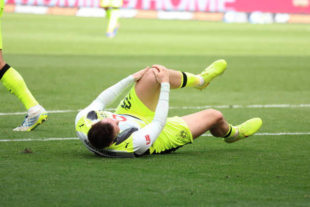 18.04.2026, xrekx, Fussball 1.Bundesliga, TSG 1899 Hoffenheim - Borussia Dortmund v.l. Niklas Süle Suele (Borussia Dortmund) verletzt, Verletzung, Schmerz, Schmerzen, injured, injury, pain, pains (DFL DFB REGULATIONS PROHIBIT ANY USE OF PHOTOGRAPHS as IMAGE SEQUENCES and or QUASI-VIDEO) Sinsheim