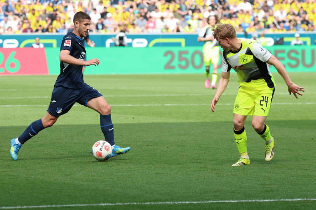 18.04.2026, xrekx, Fussball 1.Bundesliga, TSG 1899 Hoffenheim - Borussia Dortmund v.l. Andrej Kramaric (TSG 1899 Hoffenheim) Daniel Svensson (Borussia Dortmund) Zweikampf, Aktion, action, battle for the ball (DFL DFB REGULATIONS PROHIBIT ANY USE OF PHOTOGRAPHS as IMAGE SEQUENCES and or QUASI-VIDEO) Sinsheim