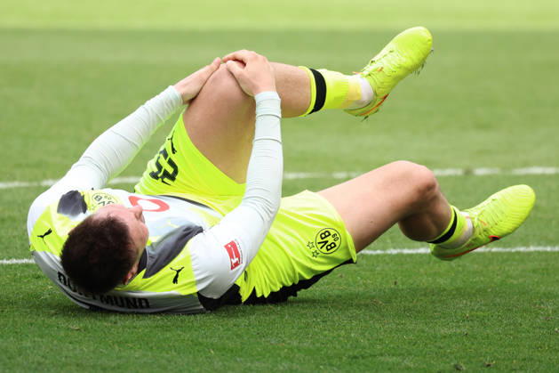 18.04.2026, xrekx, Fussball 1.Bundesliga, TSG 1899 Hoffenheim - Borussia Dortmund v.l. Niklas Süle Suele (Borussia Dortmund) verletzt, Verletzung, Schmerz, Schmerzen, injured, injury, pain, pains (DFL DFB REGULATIONS PROHIBIT ANY USE OF PHOTOGRAPHS as IMAGE SEQUENCES and or QUASI-VIDEO) Sinsheim
