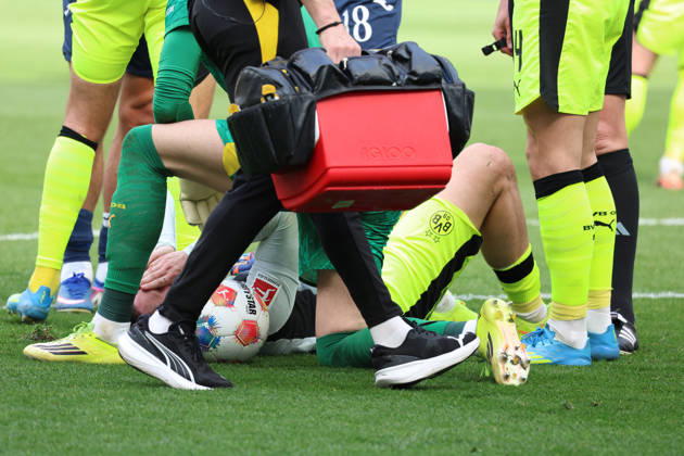 18.04.2026, xrekx, Fussball 1.Bundesliga, TSG 1899 Hoffenheim - Borussia Dortmund v.l. Niklas Süle Suele (Borussia Dortmund) verletzt, Verletzung, Schmerz, Schmerzen, injured, injury, pain, pains (DFL DFB REGULATIONS PROHIBIT ANY USE OF PHOTOGRAPHS as IMAGE SEQUENCES and or QUASI-VIDEO) Sinsheim