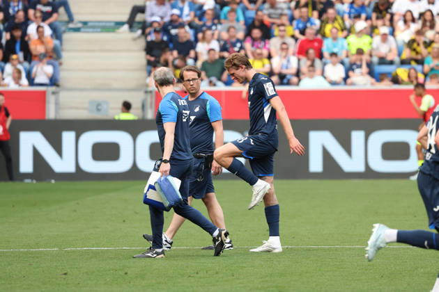 18.04.2026, xrekx, Fussball 1.Bundesliga, TSG 1899 Hoffenheim - Borussia Dortmund v.l. Wouter Burger (TSG 1899 Hoffenheim) verletzt, Verletzung, Schmerz, Schmerzen, injured, injury, pain, pains (DFL DFB REGULATIONS PROHIBIT ANY USE OF PHOTOGRAPHS as IMAGE SEQUENCES and or QUASI-VIDEO) Sinsheim