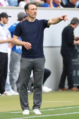 18.04.2026, xrekx, Fussball 1.Bundesliga, TSG 1899 Hoffenheim - Borussia Dortmund v.l. Niko Kovac Trainer (Borussia Dortmund) gibt Anweisungen, gestikuliert, mit den Armen gestikulieren gives instructions, gesticulate (DFL DFB REGULATIONS PROHIBIT ANY USE OF PHOTOGRAPHS as IMAGE SEQUENCES and or QUASI-VIDEO) Sinsheim