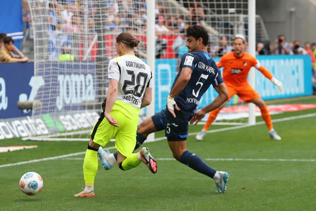 18.04.2026, xtvx, Fussball 1.Bundesliga, TSG 1899 Hoffenheim - Borussia Dortmund v.l. Zweikampf, Duell, duel, tackle, compete Marcel Sabitzer (Borussia Dortmund) Ozan Kabak (TSG 1899 Hoffenheim) (DFL DFB REGULATIONS PROHIBIT ANY USE OF PHOTOGRAPHS as IMAGE SEQUENCES and or QUASI-VIDEO) Sinsheim