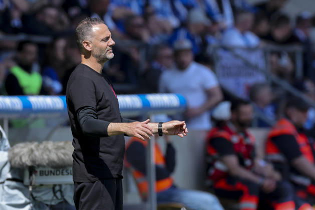 Trainer Alexander Ende (Fortuna Duesseldorf) schaut enttaeuscht, 2. Bundesliga, 1. FC Magdeburg v Fortuna Düsseldorf, Avnet Arena am 18. April 2026 in Magdeburg, Deutschland. (Foto von Marco Steinbrenner DeFodi Images) Trainer Alexander Ende (Fortuna Duesseldorf) looks dejected, 2. Bundesliga, 1. FC Magdeburg v Fortuna Düsseldorf, Avnet Arena, April 18, 2026 in Magdeburg, Germany. (Photo by Marco Steinbrenner DeFodi Images) -