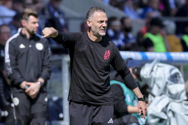 Trainer Alexander Ende (Fortuna Duesseldorf) gestikuliert, 2. Bundesliga, 1. FC Magdeburg v Fortuna Düsseldorf, Avnet Arena am 18. April 2026 in Magdeburg, Deutschland. (Foto von Marco Steinbrenner DeFodi Images) Trainer Alexander Ende (Fortuna Duesseldorf) gestures, 2. Bundesliga, 1. FC Magdeburg v Fortuna Düsseldorf, Avnet Arena, April 18, 2026 in Magdeburg, Germany. (Photo by Marco Steinbrenner DeFodi Images) -