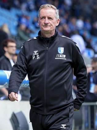 Trainer Petrik Sander (1. FC Magdeburg) schaut, 2. Bundesliga, 1. FC Magdeburg v Fortuna Düsseldorf, Avnet Arena am 18. April 2026 in Magdeburg, Deutschland. (Foto von Marco Steinbrenner DeFodi Images) Trainer Petrik Sander (1. FC Magdeburg) looks on, 2. Bundesliga, 1. FC Magdeburg v Fortuna Düsseldorf, Avnet Arena, April 18, 2026 in Magdeburg, Germany. (Photo by Marco Steinbrenner DeFodi Images) -