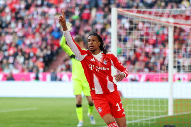 Michael Olise (FC Bayern Muenchen, 17) gestikuliert, GER, FC Bayern Muenchen vs. VfB Stuttgart, Fussball, Bundesliga, 30. Spieltag, Saison 2025 2026, 19.04.2026, DFL DFB REGULATIONS PROHIBIT ANY USE OF PHOTOGRAPHS as IMAGE SEQUENCES and or QUASI-VIDEO, GER, FC Bayern Muenchen vs. VfB Stuttgart, Fussball, Bundesliga, 30. Spieltag, Saison 2025 2026, 19.04.2026 Muenchen Copyright: xEibner-Pressefoto JennixMaulx EP_JML