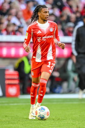 Michael Olise (FC Bayern München) in Aktion, am Ball, Einzelaktion waehrend des spiels der Bundesliga zwischen FC Bayern München und VfB Stuttgart, Allianz Arena am 19. April 2026 in München, Deutschland. (Foto von Harry Langer DeFodi Images) +++ Michael Olise (FC Bayern München) controls the Ball during the Bundesliga match between FC Bayern München and VfB Stuttgart at Allianz Arena on April 19, 2026 in München, Germany. (Photo by Harry Langer DeFodi Images) DFL regulations prohibit any use of photographs as image sequences and or quasi-video. (Photo by Harry Langer DeFodi Images) DFL regulations prohibit any use of photographs as image sequences and or quasi-video. -