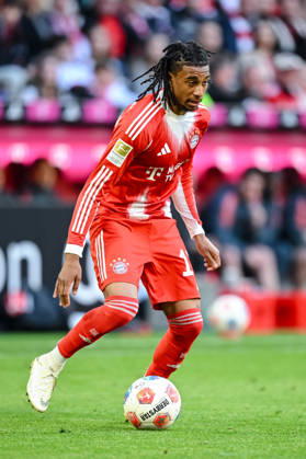Michael Olise (FC Bayern München) in Aktion, am Ball, Einzelaktion waehrend des spiels der Bundesliga zwischen FC Bayern München und VfB Stuttgart, Allianz Arena am 19. April 2026 in München, Deutschland. (Foto von Harry Langer DeFodi Images) +++ Michael Olise (FC Bayern München) controls the Ball during the Bundesliga match between FC Bayern München and VfB Stuttgart at Allianz Arena on April 19, 2026 in München, Germany. (Photo by Harry Langer DeFodi Images) DFL regulations prohibit any use of photographs as image sequences and or quasi-video. (Photo by Harry Langer DeFodi Images) DFL regulations prohibit any use of photographs as image sequences and or quasi-video. -
