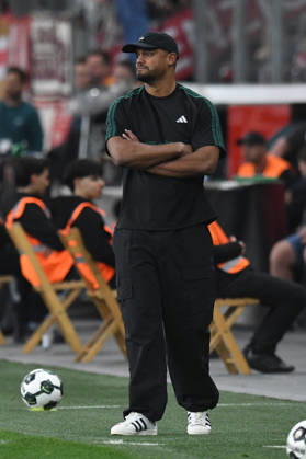 Trainer Vincent Kompany ( FC Bayern Muenchen ). GER, Bayer 04 Leverkusen vs FC Bayern Muenchen, Fussball, DFB Pokal Halbfinale, Spielzeit 2025 2026, 22.04.2026 DFL REGULATIONS PROHIBIT ANY USE OF PHOTOGRAPHS AS IMAGE SEQUENCES AND OR QUASI-VIDEO GER, Bayer 04 Leverkusen vs FC Bayern Muenchen, Fussball, DFB Pokal Halbfinale, Spielzeit 2025 2026, 22.04.2026 Leverkusen Copyright: xEibner-Pressefoto ThomasxThienelx EP_TTL