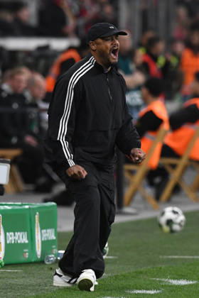 Trainer Vincent Kompany ( FC Bayern Muenchen ) emotional. GER, Bayer 04 Leverkusen vs FC Bayern Muenchen, Fussball, DFB Pokal Halbfinale, Spielzeit 2025 2026, 22.04.2026 DFL REGULATIONS PROHIBIT ANY USE OF PHOTOGRAPHS AS IMAGE SEQUENCES AND OR QUASI-VIDEO GER, Bayer 04 Leverkusen vs FC Bayern Muenchen, Fussball, DFB Pokal Halbfinale, Spielzeit 2025 2026, 22.04.2026 Leverkusen Copyright: xEibner-Pressefoto ThomasxThienelx EP_TTL