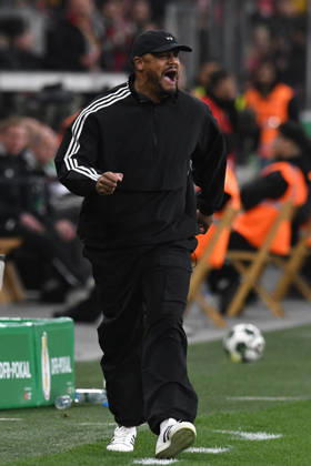 Trainer Vincent Kompany ( FC Bayern Muenchen ) emotional. GER, Bayer 04 Leverkusen vs FC Bayern Muenchen, Fussball, DFB Pokal Halbfinale, Spielzeit 2025 2026, 22.04.2026 DFL REGULATIONS PROHIBIT ANY USE OF PHOTOGRAPHS AS IMAGE SEQUENCES AND OR QUASI-VIDEO GER, Bayer 04 Leverkusen vs FC Bayern Muenchen, Fussball, DFB Pokal Halbfinale, Spielzeit 2025 2026, 22.04.2026 Leverkusen Copyright: xEibner-Pressefoto ThomasxThienelx EP_TTL
