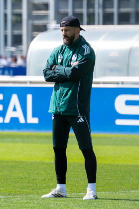 24.04.2026, Fussball, Training des FC Schalke 04. Trainer Miron Muslic (FC Schalke 04). Gelsenkirchen Trainingsgelände FC Schalke 04 NRW Deutschland xRHR-FOTO YYx Copyright: RHR-FOTOx RHR-FOTO YY