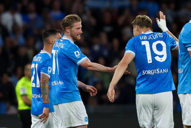 Napoli™s Kevin De Bruyne celebrates after scoring goal 3-0 during the Serie A soccer match between Napoli and Cremonese at the Diego Armando Maradona Stadium in Naples, southern italy - Friday , April 24 , 2026. - Soccer . Copyright: xAlessandroxGarofalo LaPressex