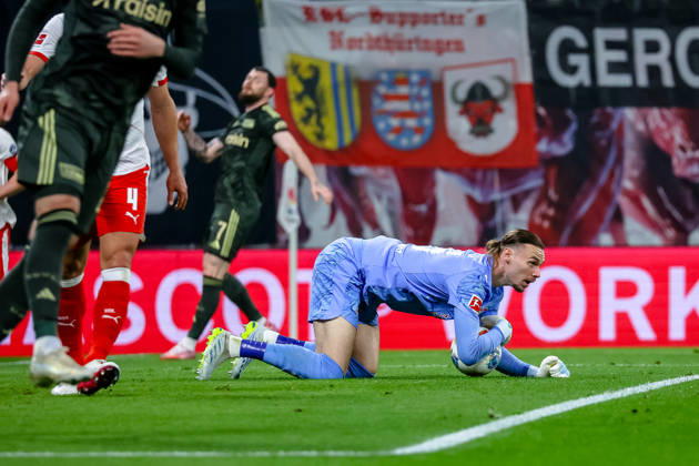 Maarten Vandevoordt (RB Leipzig, 26) haelt den Ball, RB Leipzig vs. 1. FC Union Berlin, Fussball, 1. Bundesliga, 31. Spieltag, Saison 2025 2026, 24.04.2026,¨ DFL REGULATIONS PROHIBIT ANY USE OF PHOTOGRAPHS AS IMAGE SEQUENCES AND OR QUASI-VIDEO,¨ RB Leipzig vs. 1. FC Union Berlin, Fussball, 1. Bundesliga, 31. Spieltag, Saison 2025 2026, 24.04.2026 Leipzig Copyright: xEibner-Pressefoto LauraxRoemerx EP_LRR