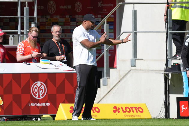 Trainer Vincent Kompany (FC Bayern München) - 25.04.2026 1. FSV Mainz 05 vs. FC Bayern München MEWA Arena, Bundesliga, 31. Spieltag