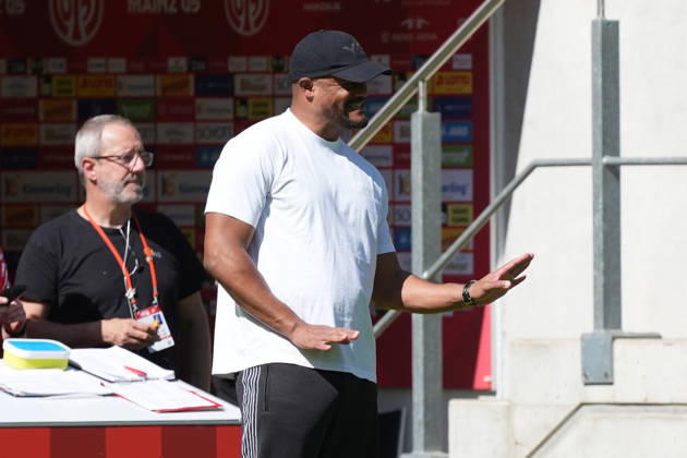 Trainer Vincent Kompany (FC Bayern München) - 25.04.2026 1. FSV Mainz 05 vs. FC Bayern München MEWA Arena, Bundesliga, 31. Spieltag