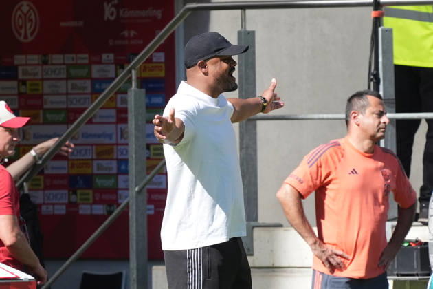 Trainer Vincent Kompany (FC Bayern München) - 25.04.2026 1. FSV Mainz 05 vs. FC Bayern München MEWA Arena, Bundesliga, 31. Spieltag