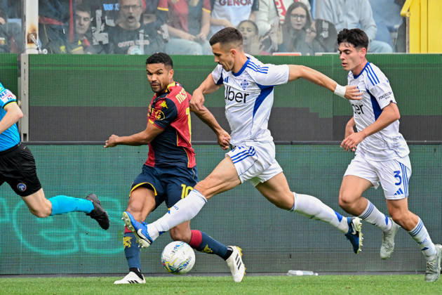 Genoa™s Junior Messias fights for the ball during the Serie A soccer match between Genoa and Como at the Luigi Ferraris Stadium in Genoa, Italy - Sunday, April 26, 2026. - Soccer . Copyright: xTanoxPecoraro LaPressex