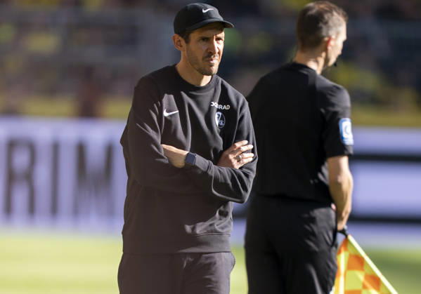Julian Schuster (SC Freiburg, Trainer) enttaeuscht, enttaeuscht schauend, dissapointed, traurig, frustiert, frust, gefrustet, frustrated Borussia Dortmund - SC Freiburg, 31. Spieltag, 1. Bundesliga in Dortmund, Signal Iduna Park DFL regulations prohibit any use of photographs as image sequences and or quasi-video. Copyright: HMBxMedia xMarcoxBader