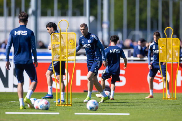 30.04.2026, Fussball, Training des FC Schalke 04. Edin Dzeko (FC Schalke 04). Gelsenkirchen Trainingsgelände FC Schalke 04 NRW Deutschland xRHR-FOTO YYx Copyright: RHR-FOTOx RHR-FOTO YY