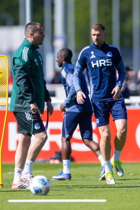 30.04.2026, Fussball, Training des FC Schalke 04. Edin Dzeko (FC Schalke 04). Gelsenkirchen Trainingsgelände FC Schalke 04 NRW Deutschland xRHR-FOTO YYx Copyright: RHR-FOTOx RHR-FOTO YY