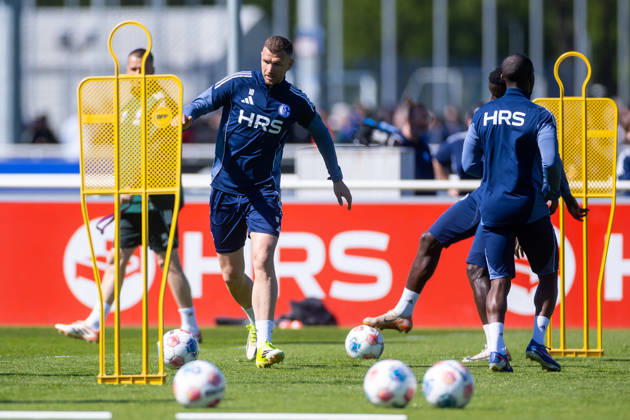 30.04.2026, Fussball, Training des FC Schalke 04. Edin Dzeko (FC Schalke 04). Gelsenkirchen Trainingsgelände FC Schalke 04 NRW Deutschland xRHR-FOTO YYx Copyright: RHR-FOTOx RHR-FOTO YY