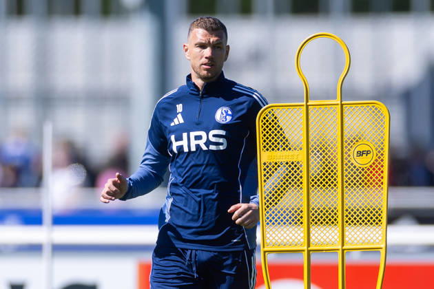 30.04.2026, Fussball, Training des FC Schalke 04. Edin Dzeko (FC Schalke 04). Gelsenkirchen Trainingsgelände FC Schalke 04 NRW Deutschland xRHR-FOTO YYx Copyright: RHR-FOTOx RHR-FOTO YY
