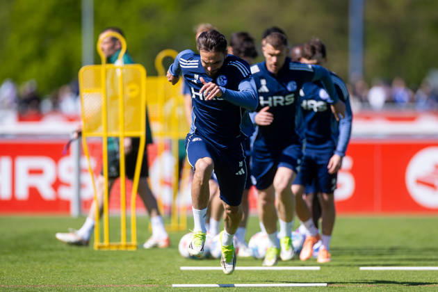30.04.2026, Fussball, Training des FC Schalke 04. Kenan Karaman (FC Schalke 04) sprintet los. Gelsenkirchen Trainingsgelände FC Schalke 04 NRW Deutschland xRHR-FOTO YYx Copyright: RHR-FOTOx RHR-FOTO YY