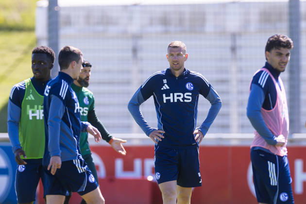 30.04.2026, Fussball, Training des FC Schalke 04. Edin Dzeko (FC Schalke 04). Gelsenkirchen Trainingsgelände FC Schalke 04 NRW Deutschland xRHR-FOTO YYx Copyright: RHR-FOTOx RHR-FOTO YY