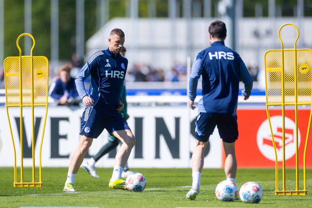 30.04.2026, Fussball, Training des FC Schalke 04. Edin Dzeko (FC Schalke 04). Gelsenkirchen Trainingsgelände FC Schalke 04 NRW Deutschland xRHR-FOTO YYx Copyright: RHR-FOTOx RHR-FOTO YY