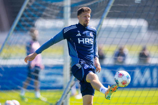 30.04.2026, Fussball, Training des FC Schalke 04. Janik Bachmann (FC Schalke 04). Gelsenkirchen Trainingsgelände FC Schalke 04 NRW Deutschland xRHR-FOTO YYx Copyright: RHR-FOTOx RHR-FOTO YY