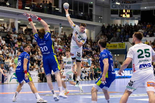 Oskar SUNNEFELDT (FRISCH AUF! Goeppingen, 27) erzielt ein Tor, Aktion, Torwurf GER, VfL Gummersbach vs. FRISCH AUF! Goeppingen, Handball, Bundesliga, 30. Spieltag, Spielzeit 2025 2026, 30.04.2026, GER, VfL Gummersbach vs. FRISCH AUF! Goeppingen, Handball, Bundesliga, 30. Spieltag, Spielzeit 2025 2026, 30.04.2026, Gummersbach Copyright: xEibnerxPressefoto OliverxSchmidtx EP_OST