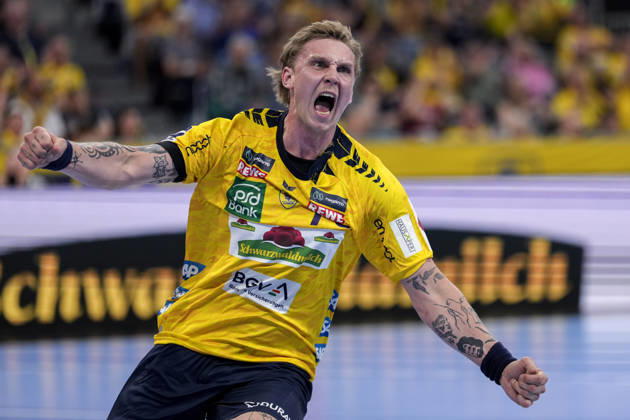 Edwin Aspenbäck (RNL, 78), Spieler der Rhein-Neckar-Löwen, jubelt über ein Tor, Jubel, jubeln, Torjubel, Torerfolg, celebrate the goal, goal, celebration, jubelt ueber das Tor, Freuen, Freude, freut sich, optimistisch, positiv, Spielszene, Highlight, Einzelbild, Einzelfoto, Aktion, Action, 01.05.2026, Mannheim (Deutschland), Handball, Bundesliga, Rhein-Neckar Löwen - MT Melsungen