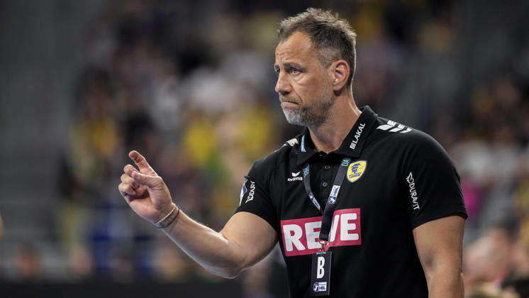 Maik Machulla (Trainer, Cheftrainer, RNL), gibt Anweisungen, gestikuliert, mit den Armen gestikulieren, Einzelbild, Einzelfoto, Aktion, Action, 01.05.2026, Mannheim (Deutschland), Handball, Bundesliga, Rhein-Neckar Löwen - MT Melsungen
