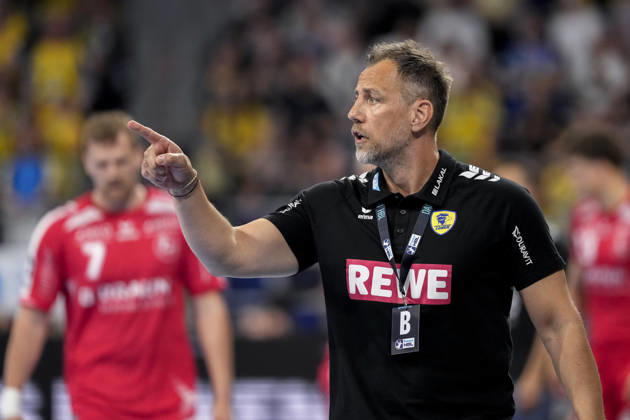 Maik Machulla (Trainer, Cheftrainer, RNL), gibt Anweisungen, gestikuliert, mit den Armen gestikulieren, Einzelbild, Einzelfoto, Aktion, Action, 01.05.2026, Mannheim (Deutschland), Handball, Bundesliga, Rhein-Neckar Löwen - MT Melsungen
