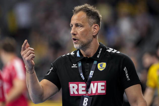 Maik Machulla (Trainer, Cheftrainer, RNL), gibt Anweisungen, gestikuliert, mit den Armen gestikulieren, Einzelbild, Einzelfoto, Aktion, Action, 01.05.2026, Mannheim (Deutschland), Handball, Bundesliga, Rhein-Neckar Löwen - MT Melsungen