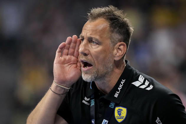 Maik Machulla (Trainer, Cheftrainer, RNL), gibt Anweisungen, gestikuliert, mit den Armen gestikulieren, Einzelbild, Einzelfoto, Aktion, Action, 01.05.2026, Mannheim (Deutschland), Handball, Bundesliga, Rhein-Neckar Löwen - MT Melsungen