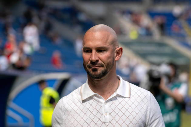 Trainer Christian Ilzer (TSG 1899 Hoffenheim). xettx, Deutschland, Sinsheim, 02.05.2026, Fussball, Bundesliga: TSG 1899 Hoffenheim vs VfB Stuttgart, Saison 2025 2026, 32. Spieltag, PreZero Arena DFL DFB REGULATIONS PROHIBIT ANY USE OF PHOTOGRAPHS AS IMAGE SEQUENCES AND OR QUASI-VIDEO.