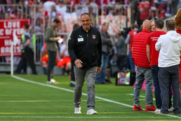 Frank Schmidt (1. FC Heidenheim 1846, Chef-Trainer) vor dem Spiel, GER, FC Bayern Muenchen vs. 1. FC Heidenheim 1846, Fussball, Bundesliga, 32. Spieltag, Saison 2025 2026, 02.05.2026, DFL DFB REGULATIONS PROHIBIT ANY USE OF PHOTOGRAPHS as IMAGE SEQUENCES and or QUASI-VIDEO, GER, FC Bayern Muenchen vs. 1. FC Heidenheim 1846, Fussball, Bundesliga, 32. Spieltag, Saison 2025 2026, 02.05.2026 Muenchen Copyright: xEibner-Pressefoto JennixMaulx EP_JML