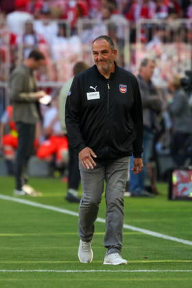 Frank Schmidt (1. FC Heidenheim 1846, Chef-Trainer) vor dem Spiel, GER, FC Bayern Muenchen vs. 1. FC Heidenheim 1846, Fussball, Bundesliga, 32. Spieltag, Saison 2025 2026, 02.05.2026, DFL DFB REGULATIONS PROHIBIT ANY USE OF PHOTOGRAPHS as IMAGE SEQUENCES and or QUASI-VIDEO, GER, FC Bayern Muenchen vs. 1. FC Heidenheim 1846, Fussball, Bundesliga, 32. Spieltag, Saison 2025 2026, 02.05.2026 Muenchen Copyright: xEibner-Pressefoto JennixMaulx EP_JML