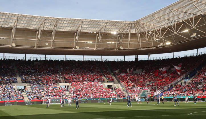 Sinsheim , Fußball Bundesliga TSG 1899 Hoffenheim vs. VfB Stuttgart , VfB Fans in Hoffenheim , Alle in Rot