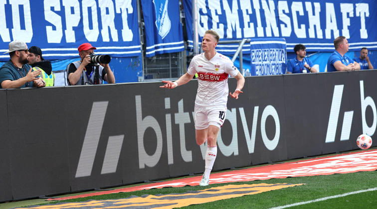 Sinsheim , Fußball Bundesliga TSG 1899 Hoffenheim vs. VfB Stuttgart , Torschütze Chris Führich (VfB) jubelt über sein Tor zum 1:1