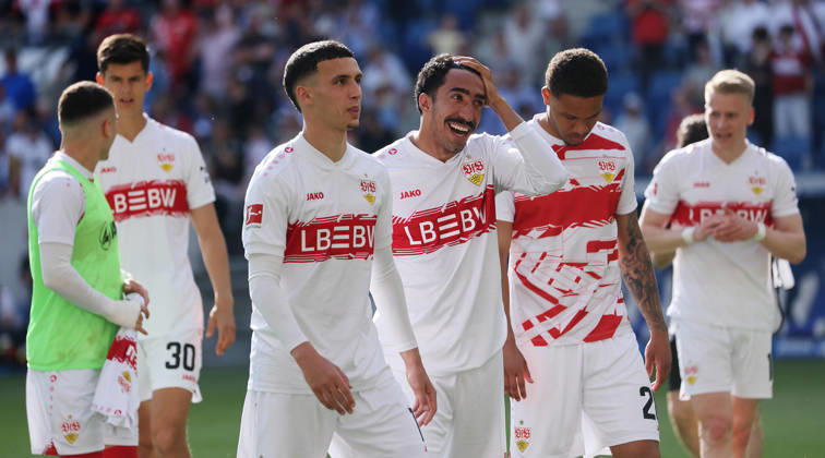 Sinsheim , Fußball Bundesliga TSG 1899 Hoffenheim vs. VfB Stuttgart , vorne v.l. Bilai El Khannouss (VfB), Tiago Tomas (VfB), Nikolas Nartey (VfB