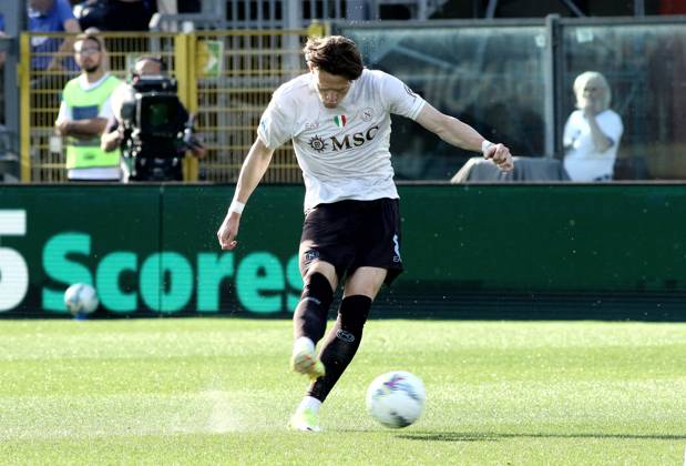 Foto IPP Albano Angilletta Como 02 05 2026 Calcio Campionato di serie A 2025 2026 Como - Napoli nella foto: SScott Francis Mctominay Italy Photo Press World Copyright italy ITALY Copyright: xR4924_italyphotopressx