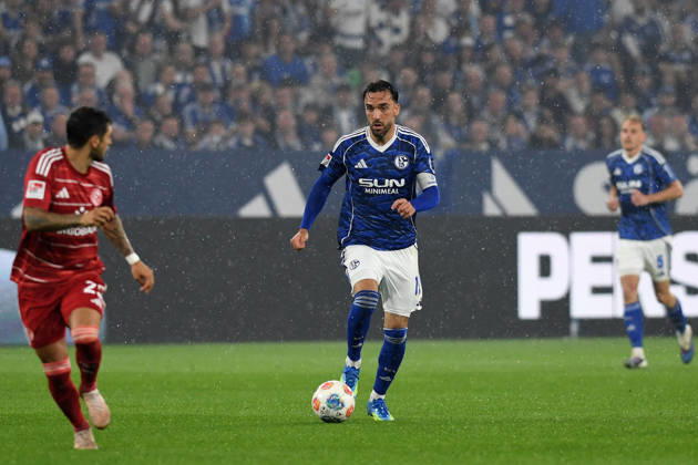 Kenan Karaman (FC Schalke 04) in Aktion, am Ball, Einzelaktion waehrend des Spiels der 2. Bundesliga zwischen FC Schalke 04 und Fortuna Düsseldorf, Veltins-Arena am 02. May 2026 in Gelsenkirchen, Deutschland. (Foto von Ralf Treese DeFodi Images) +++ Kenan Karaman (FC Schalke 04) controls the ball during the 2. Bundesliga match between FC Schalke 04 and Fortuna Düsseldorf at Veltins-Arena on May 2, 2026 in Gelsenkirchen, Germany. (Photo by Ralf Treese DeFodi Images) DFL regulations prohibit any use of photographs as image sequences and or quasi-video. (Photo by Ralf Treese DeFodi Images) -